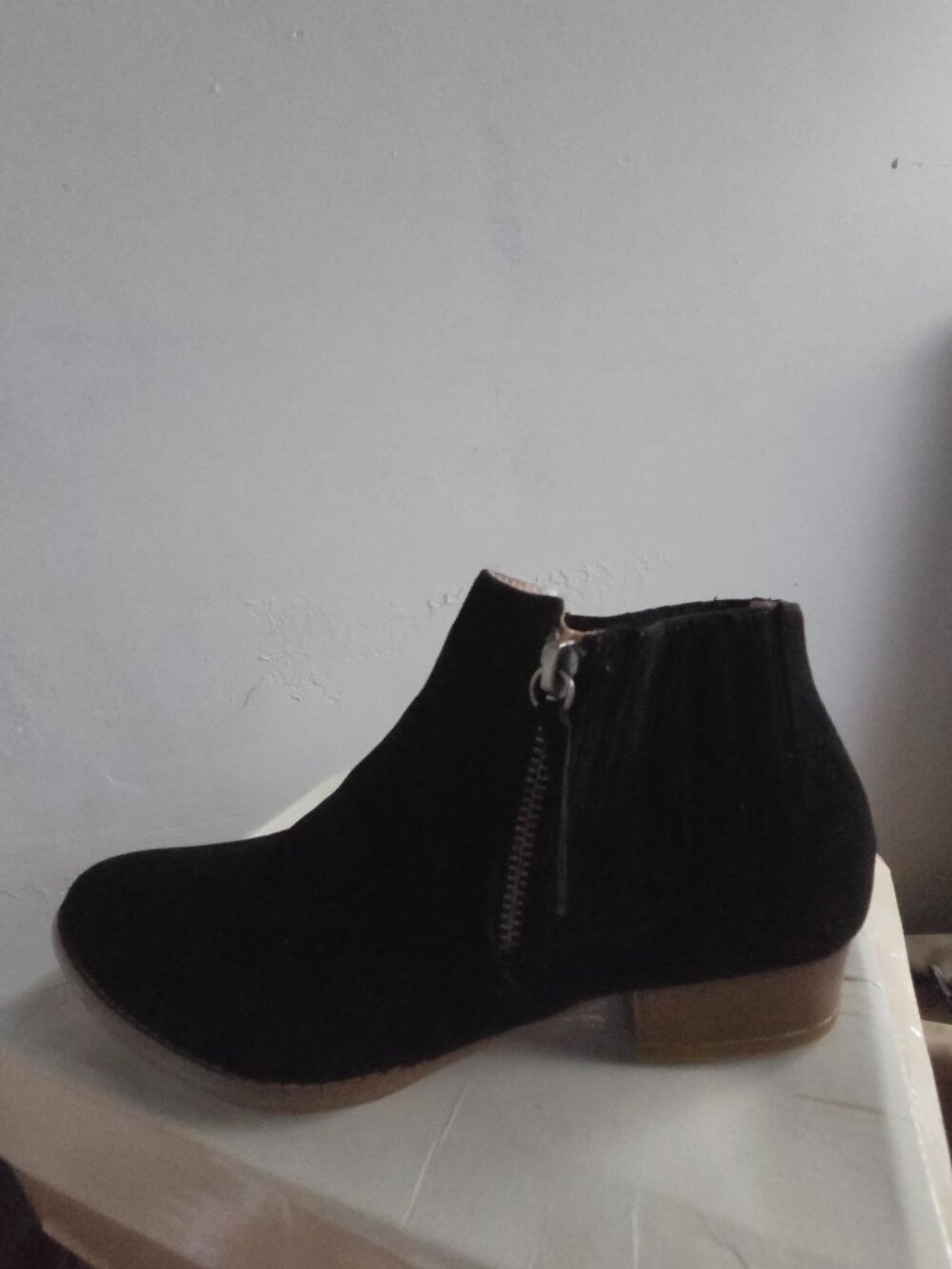 AMS GLORY-9 black ankle booties, Sz 7.5